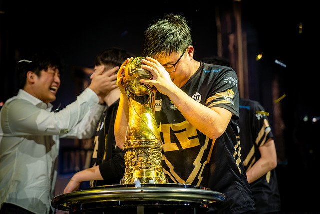 版本更新決定勝負(fù)：LPL與LCK戰(zhàn)術(shù)調(diào)整與版本解讀速度成關(guān)鍵，各賽區(qū)版本適應(yīng)能力深度解析